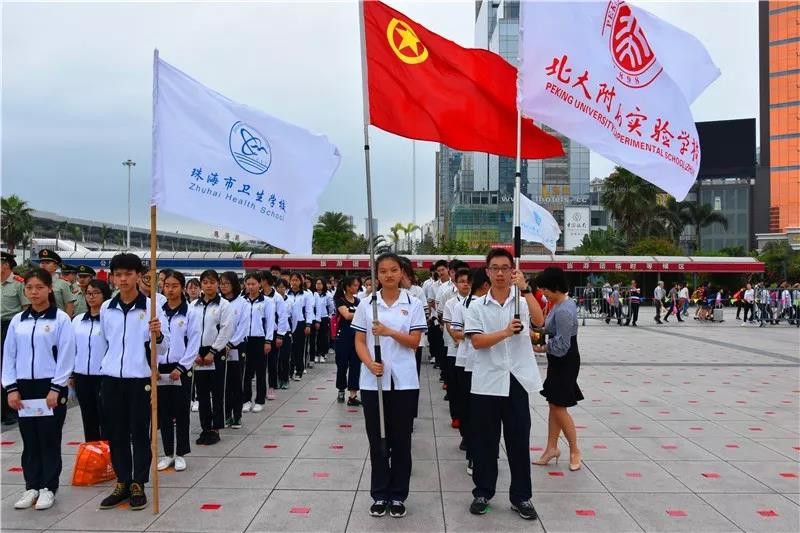 青春洗礼——珠海北大附属实验学校高中生参加成人礼活动